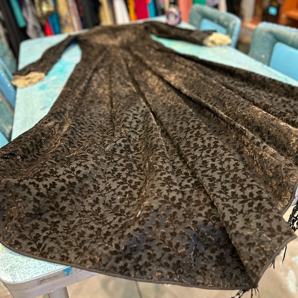 1900s Antique Velvet Dress - Picture 2 of 16